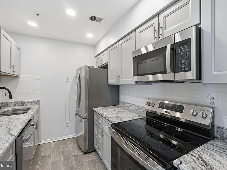 13408 Shady Knoll Dr #308 — Photo 2