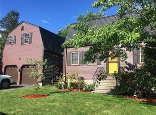45 E St, Bristol, RI 02809
