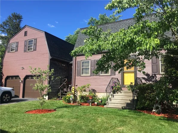 45 E St, Bristol, RI 02809