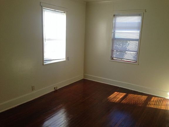 3rd image of 1218 Valleyview St