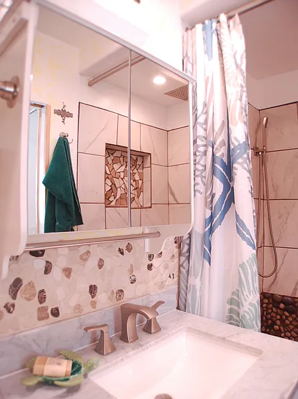 2481 San Francisco Ave — Photo 4