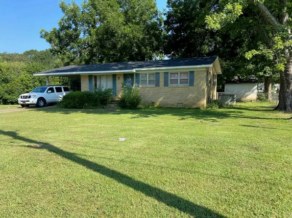 437 2nd St, Henderson, TN 38340