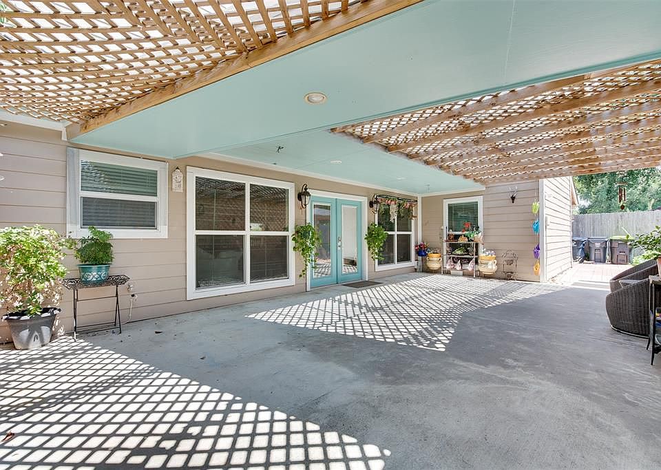 1st image of 15319 La Mancha Dr