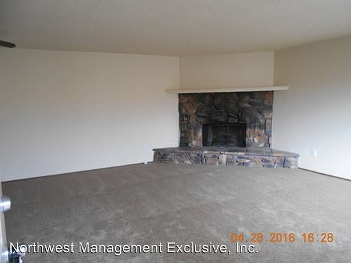 4th image of 1611 SE 145th Ct