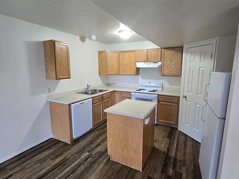 593 S 430 W — Photo 2