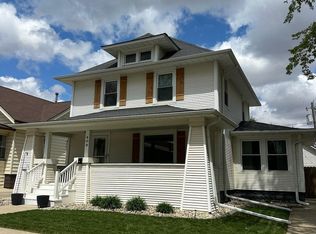 409 8th St, Sheldon, IA 51201