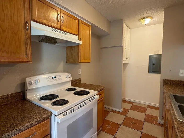 358 Valley Park Dr — Photo 14