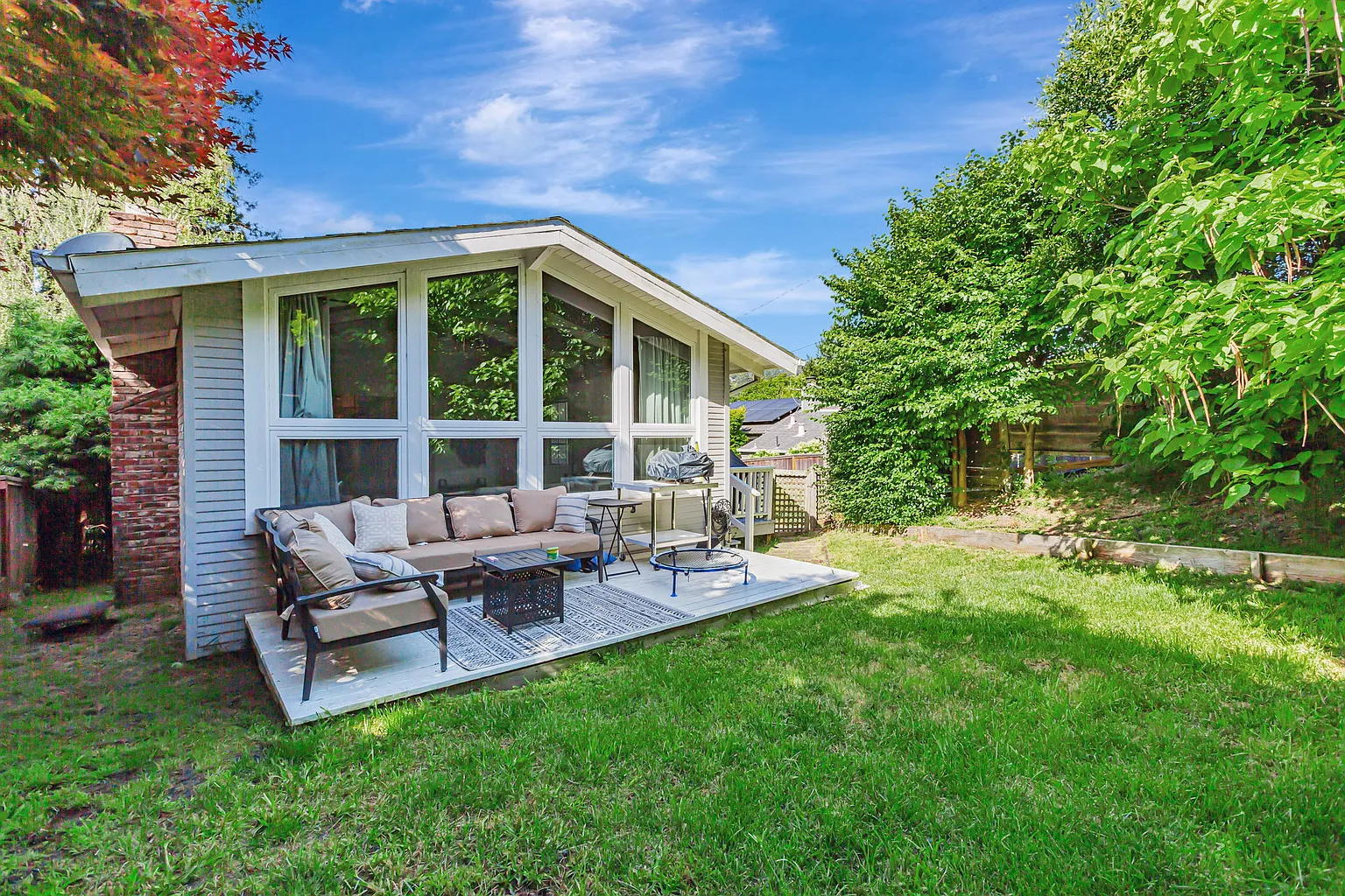 388 E Blithedale Ave photo 1