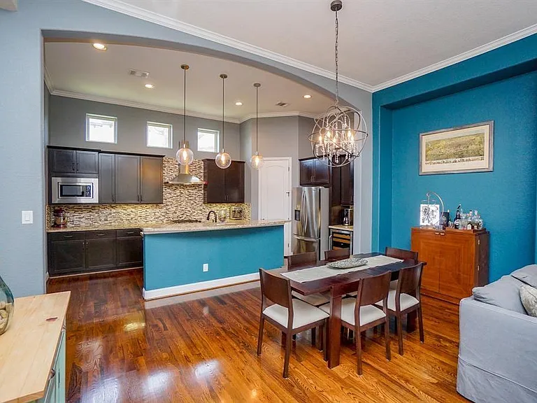 1025 W 21st St #D — Photo 11
