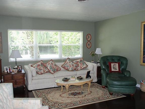 5th image of 980 E Lake Sue Ave