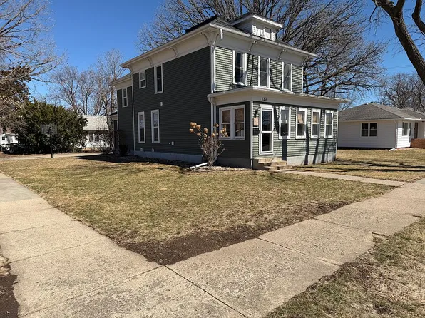 127 3rd St NW, Le Mars, IA 51031