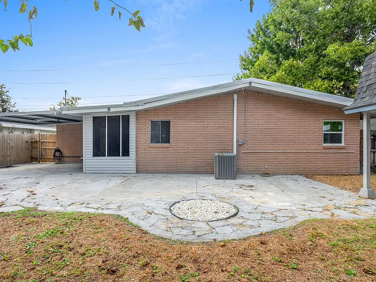 2215 Lake St — Photo 12