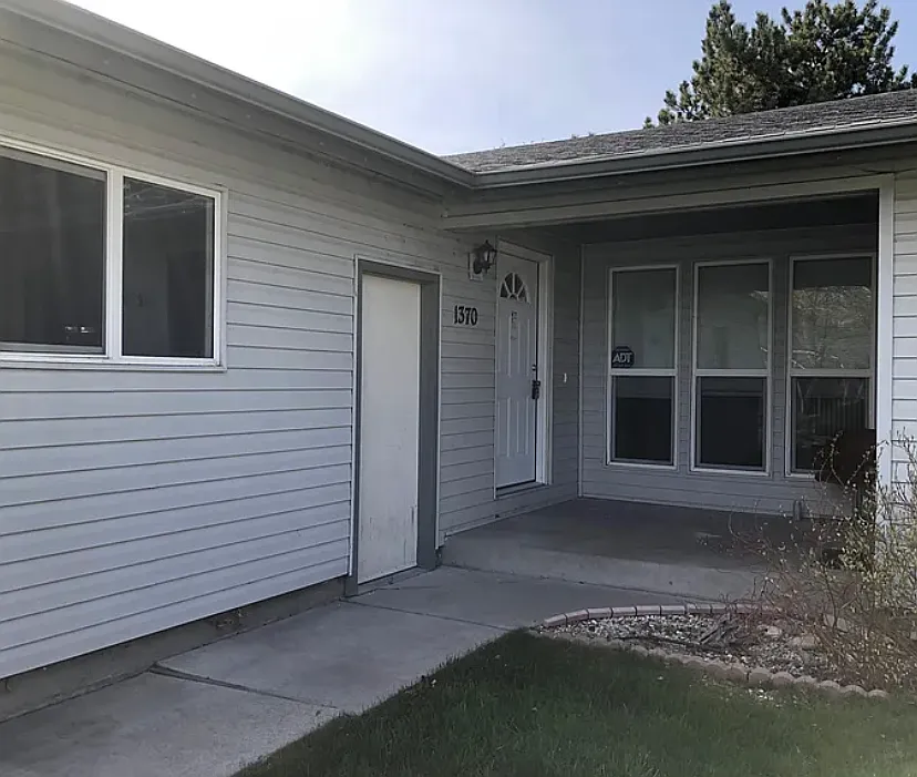 2 bed, 915 sqft, $2,000 — Photo 2