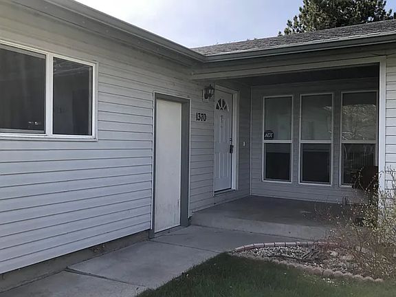 2nd image of 1370 E Victory Rd #1370