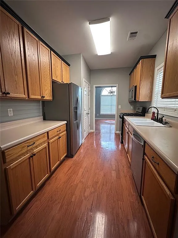3 bed, 2.5 bath, 2382 sqft, $2,300 — Photo 4