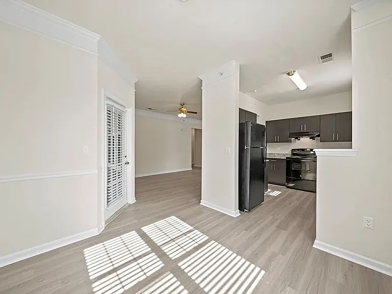 Grand Oaks Apartment Homes — Photo 6