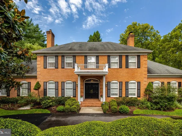 216 River Park Dr, Great Falls, VA 22066