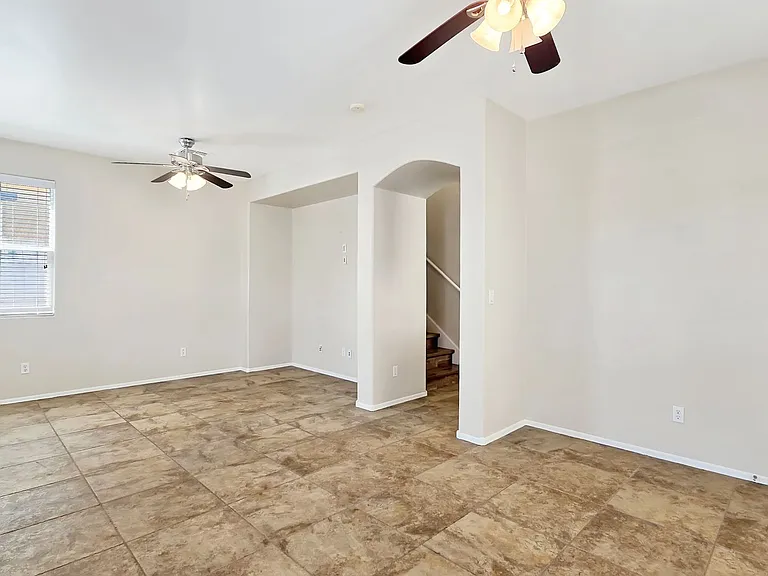 2942 N Evergreen St — Photo 7