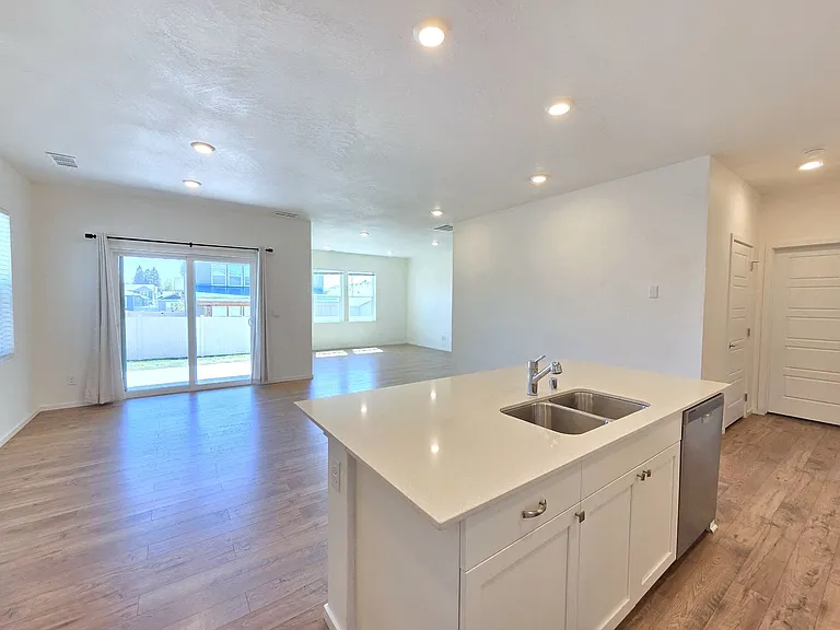 5711 W Georgetown Ln — Photo 5