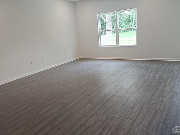 4th image of 1137 Plymouth St