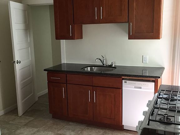 4th image of 140 Steiner St APT 3