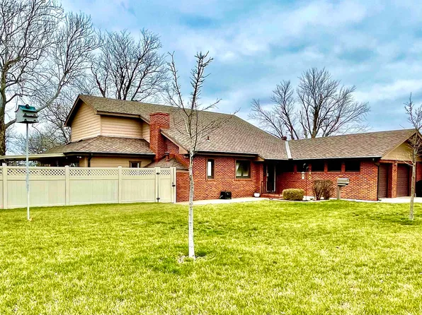 1003 N Main St, Hoisington, KS 67544