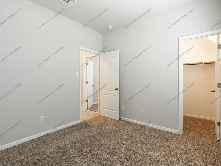 7429 Hudson Grove Dr — Photo 6