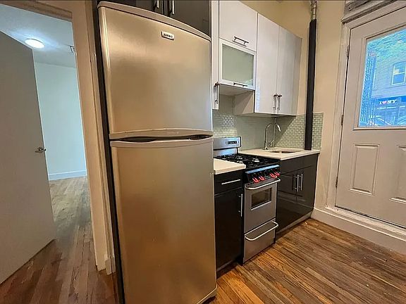 3rd image of 1055 Dean St #1A