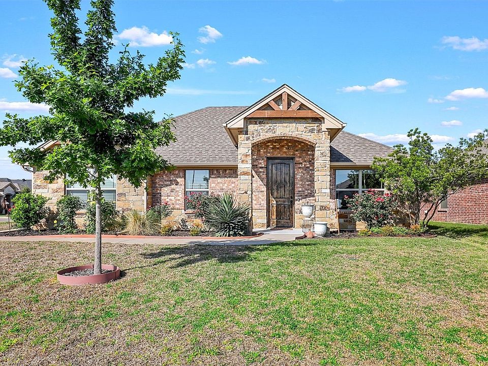 1st image of 3216 McCoy Ln
