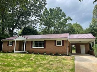 403 7th St, Radford, VA 24141