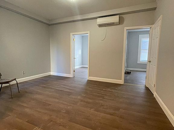 2nd image of 934 Pavonia Ave APT 1