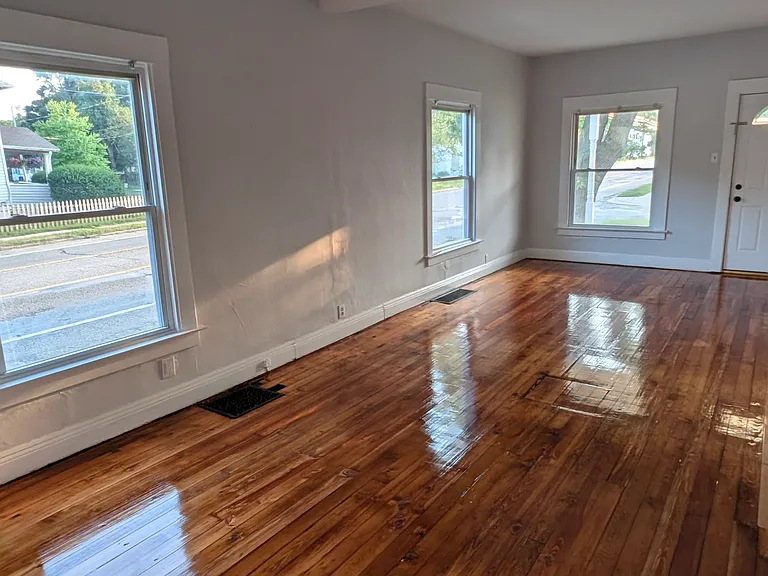 327 S Magnolia Ave — Photo 3