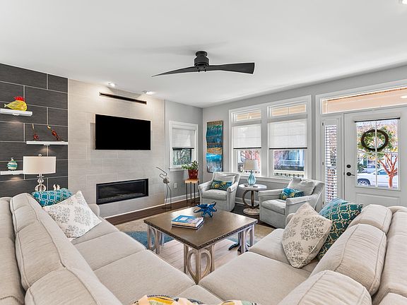 5th image of 230 W Seaspray Rd