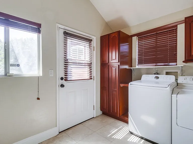 4462 Arch St — Photo 16
