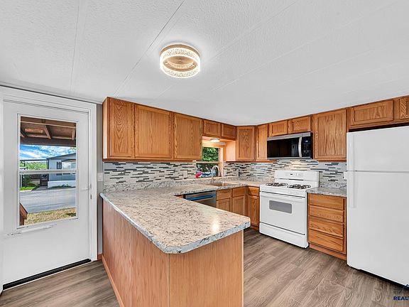 2nd image of 721 E Chicago St Lot 54