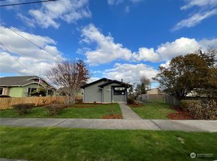 209 16th St SW, Puyallup, WA 98371