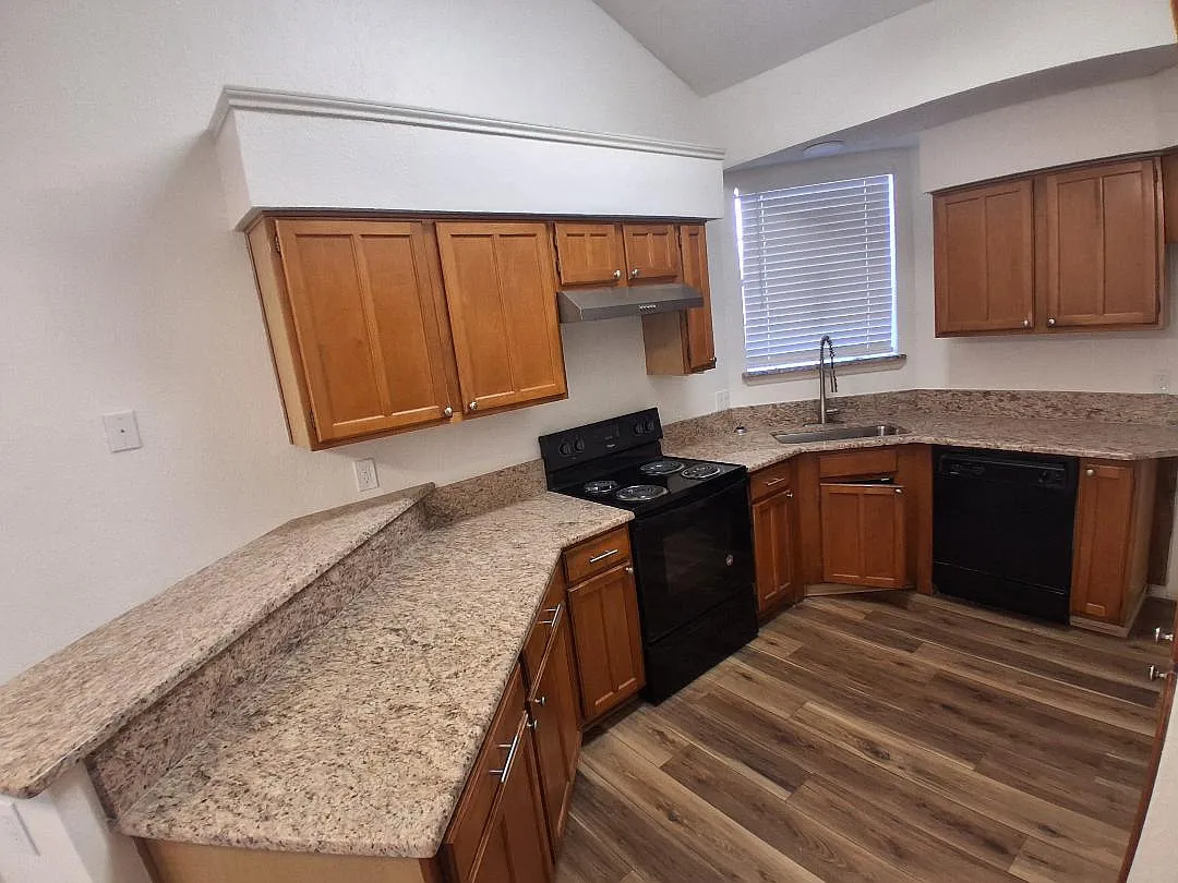 3 bed, 1450 sqft, $1,925 — Photo 3