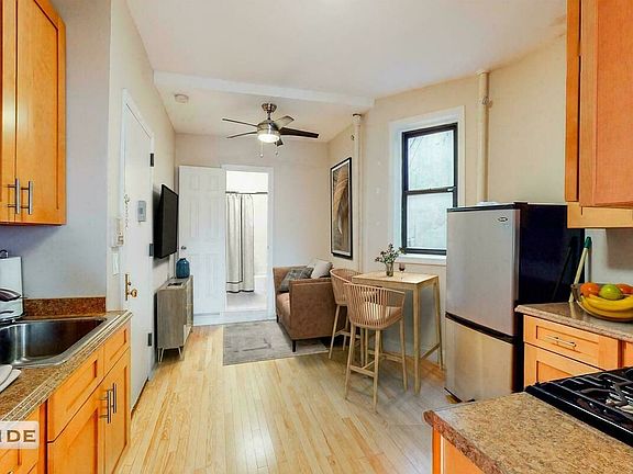2nd image of 419 E 72nd St APT 20