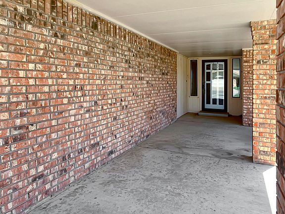 3rd image of 305 Chanticleer Pl