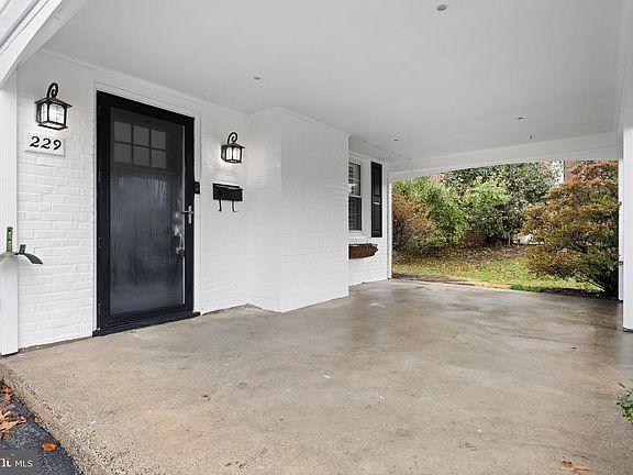 2nd image of 229 Glen Ridge Rd