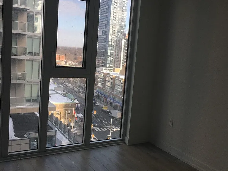 33 Helendale Ave #804 — Photo 4