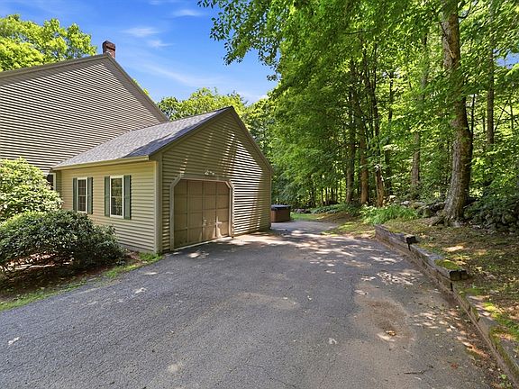 3rd image of 60 Bartlett Ln
