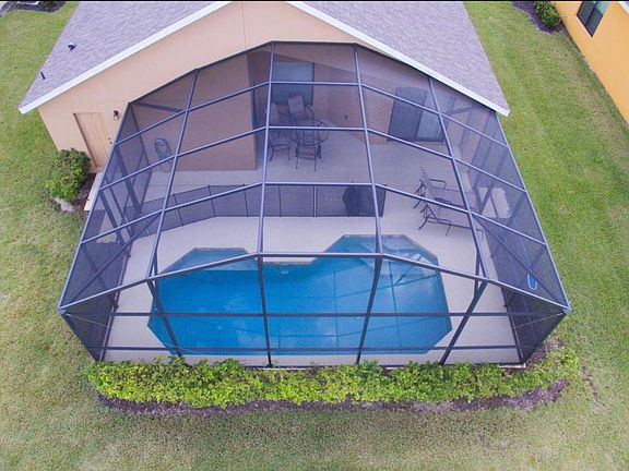 3rd image of 2220 Victoria Dr