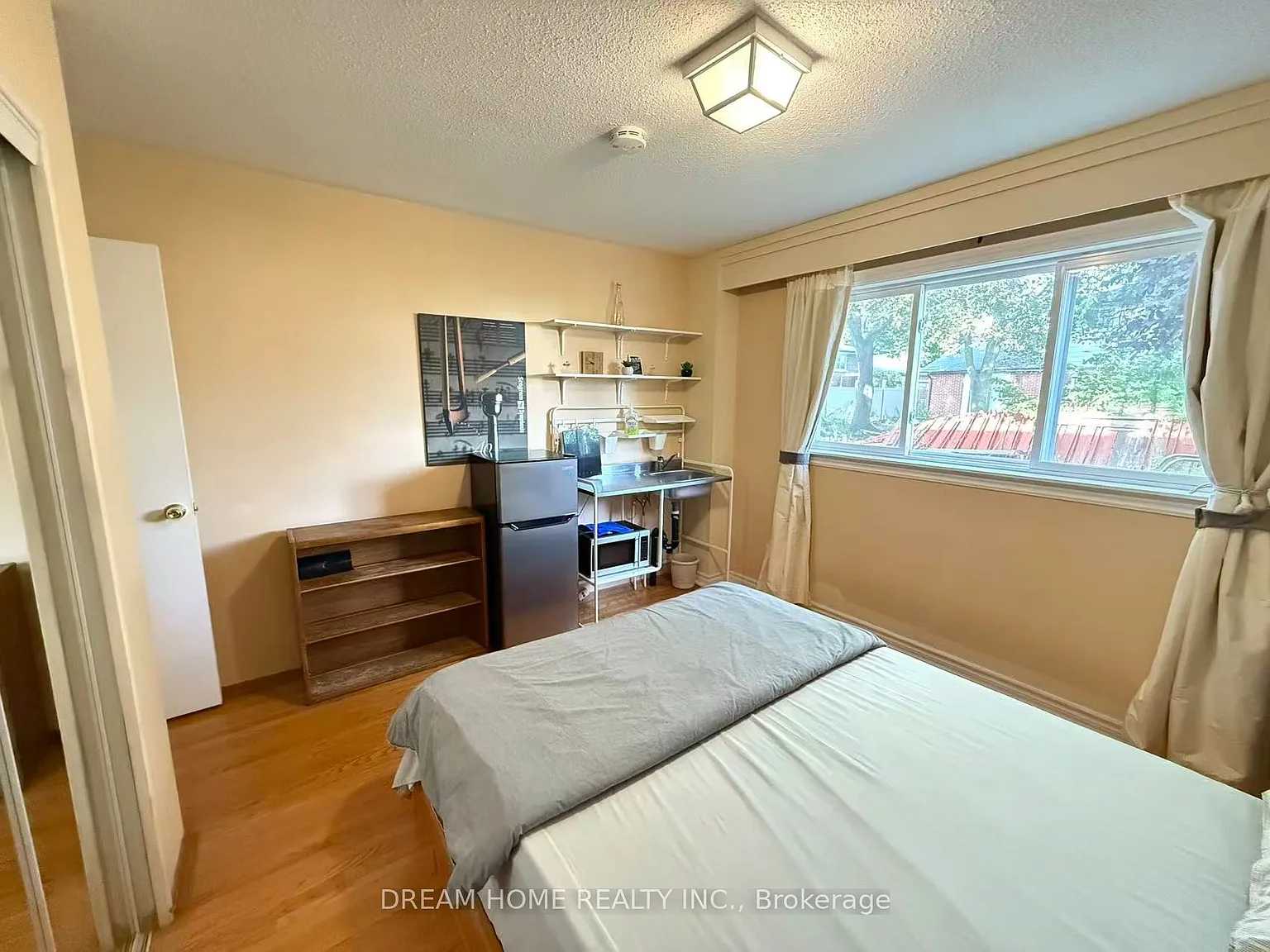 3 bed, $2,300 — Photo 3