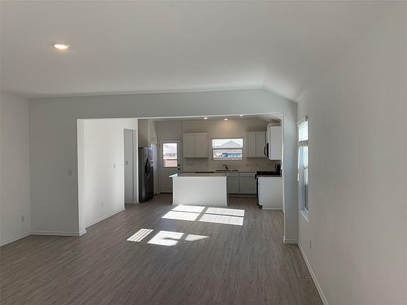 3rd image of 239 Sormonne Loop