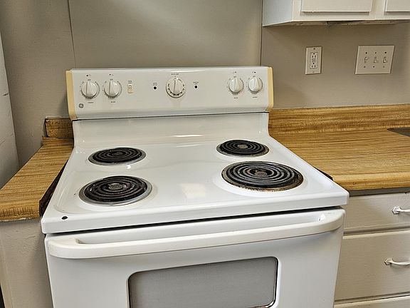 3rd image of 8 Circle St