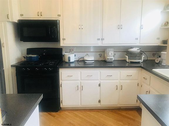3rd image of 205 Palermo Ave