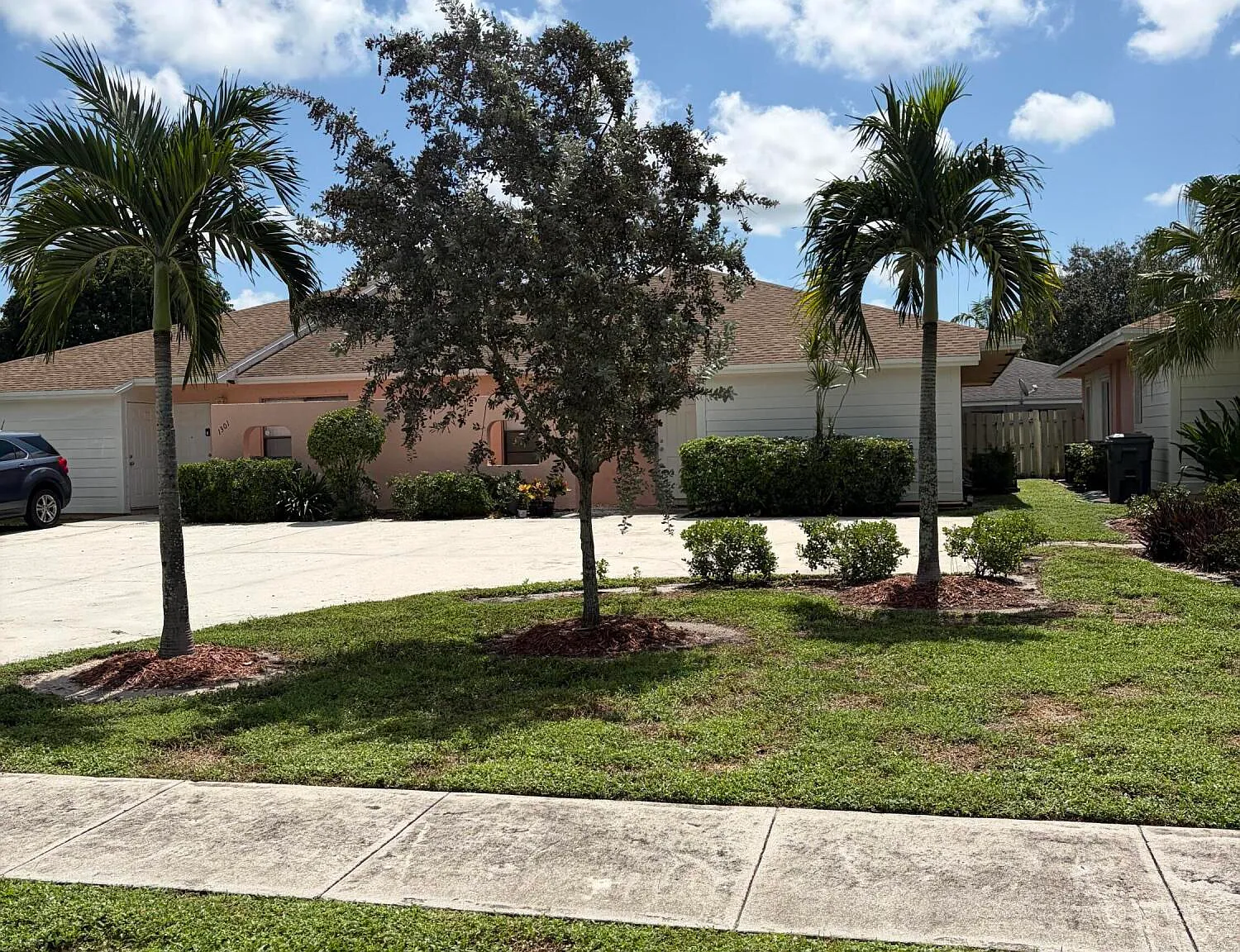 3 bed, 2.0 bath, 1336 sqft, $2,400 — Photo 2