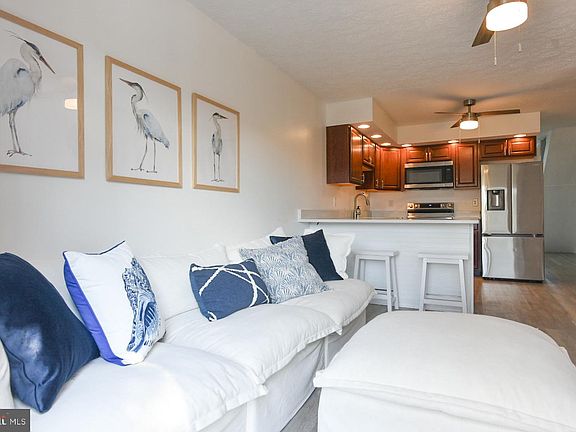4th image of 135 Newport Bay Dr Unit 8