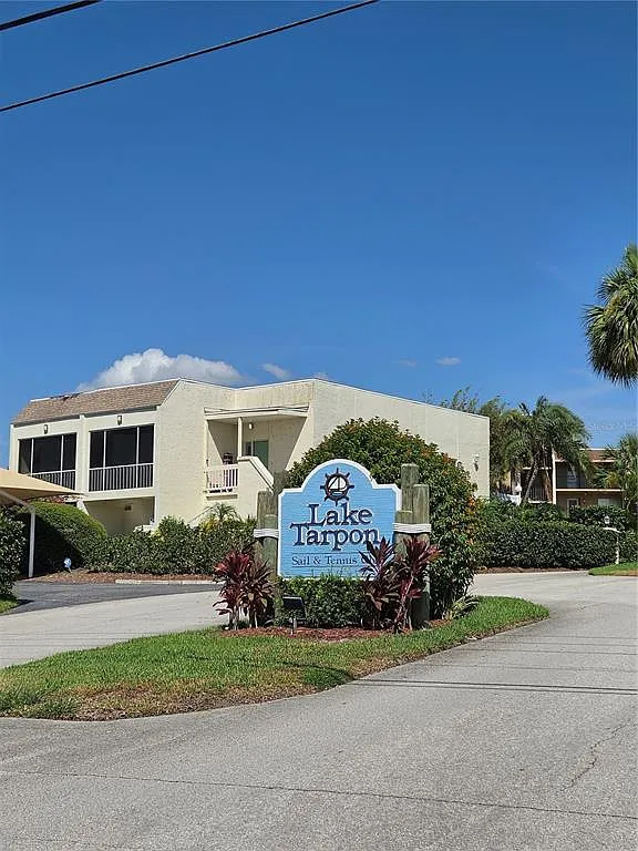 3 bed, 3.5 bath, 2277 sqft, $2,300 — Photo 2